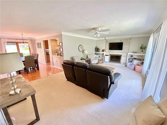 5th image of 7642 Amber Ln