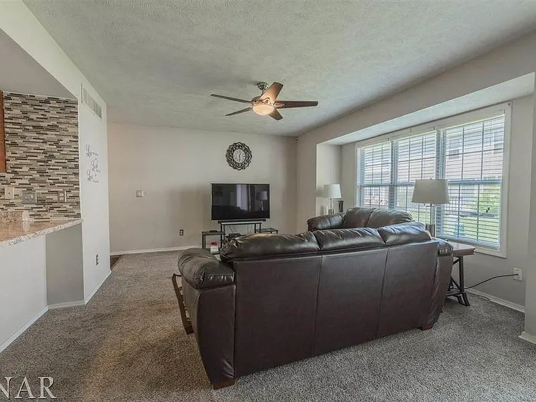 1222 Colonial Ave — Photo 20