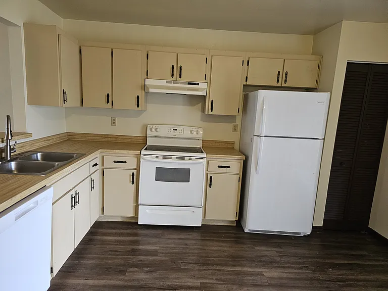 691 Royalty Ct — Photo 4