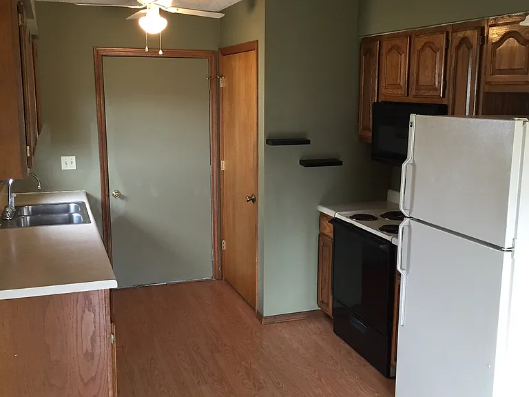 3295 W Rockwood St — Photo 3