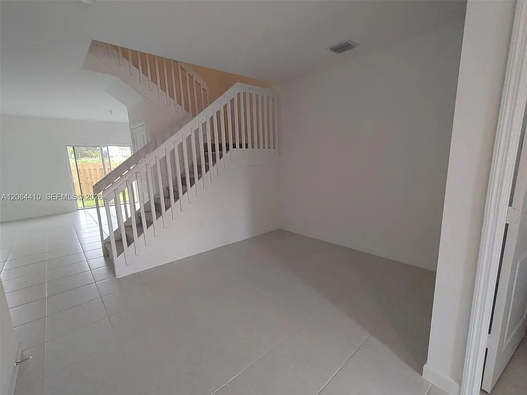 12005 NW 47th Mnr #12005 — Photo 8