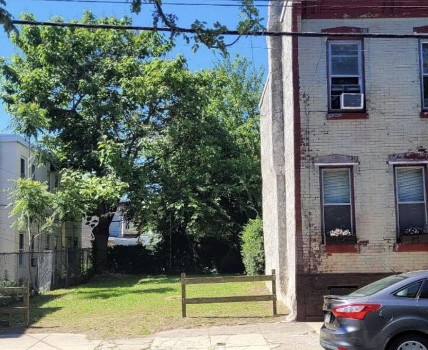 2nd image of 1106 W Somerset St