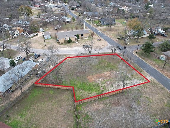 2nd image of 305 Lexington Rd