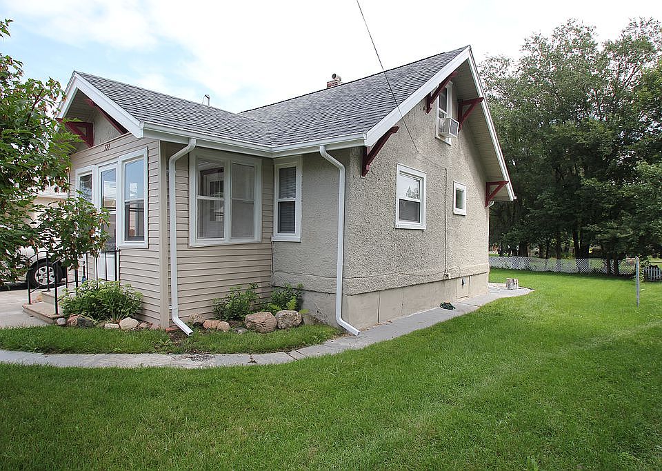 2nd image of 523 12th St
