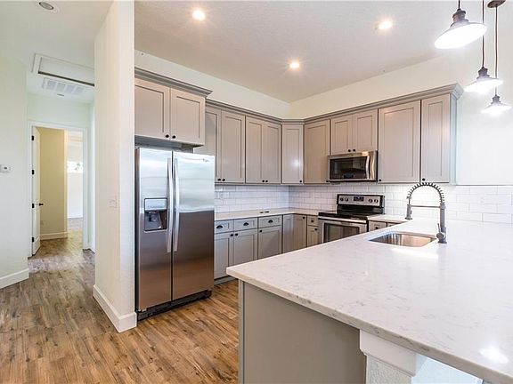 4th image of 705 W Hancock St
