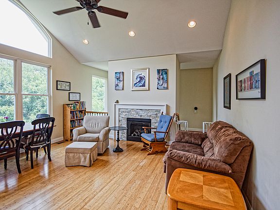 3rd image of 65 Spring Ridge Ln