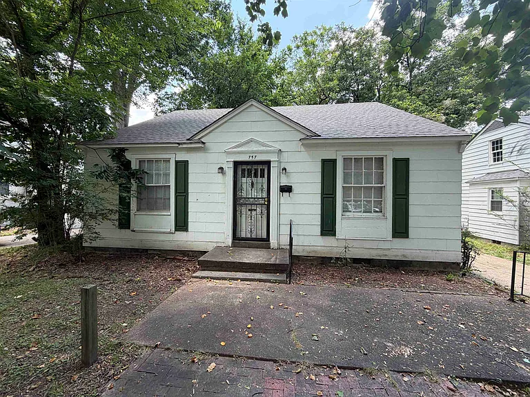 757 S Goodlett St — Photo 1