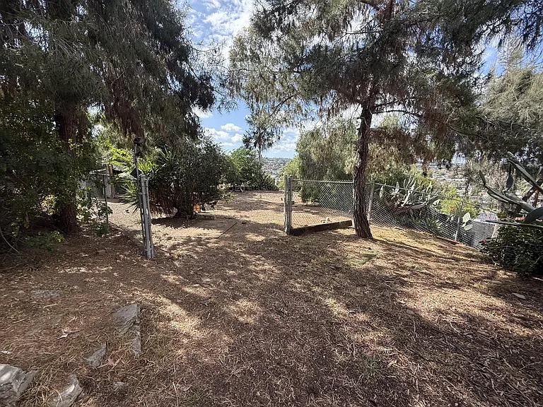 9303 Crest Dr — Photo 27