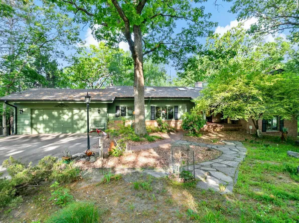 8282 Hidden Bay Ct N, Lake Elmo, MN 55042
