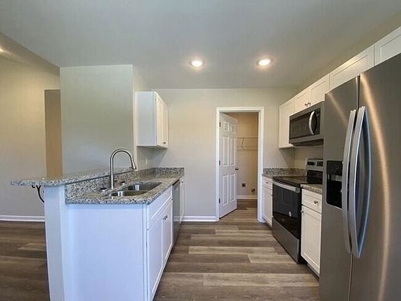 4th image of 303 County Road 349