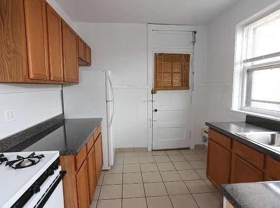 5th image of 1117 W Oakdale 3a #3A