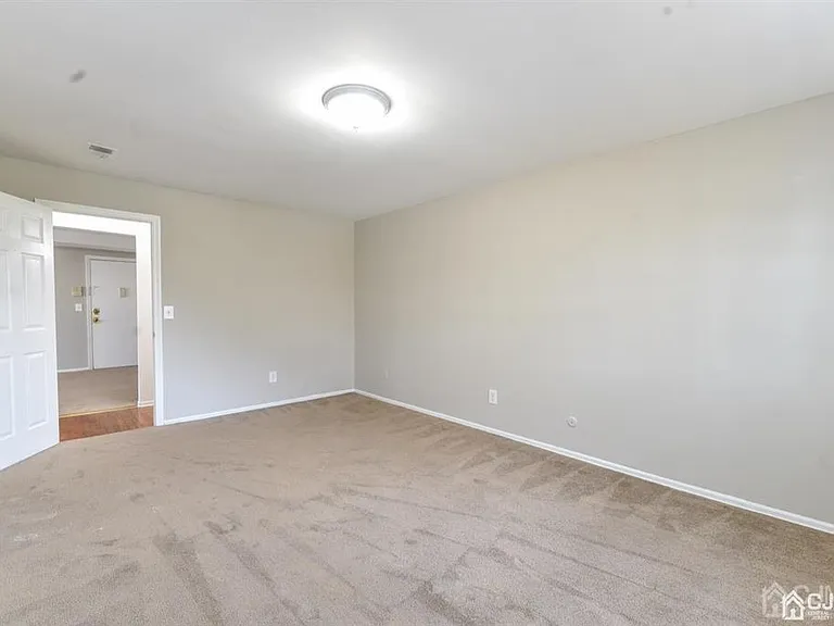 204 College Dr — Photo 13