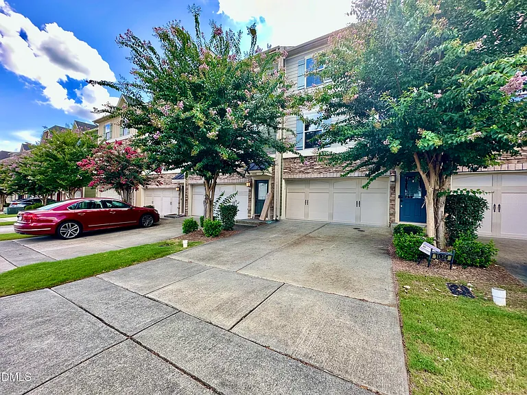 1004 Waymaker Ct — Photo 2