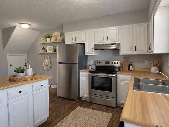 3rd image of 1022 Brandy Ln #73