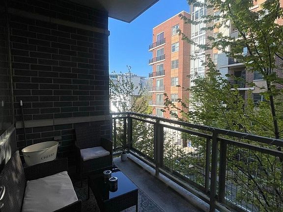 5th image of 845 N Kingsbury St Unit 311