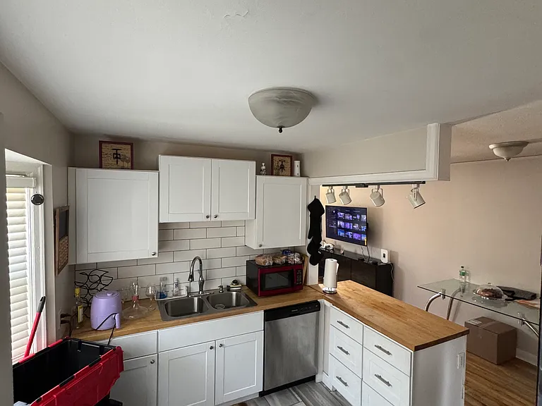 1819 E 46th St #1819 — Photo 3