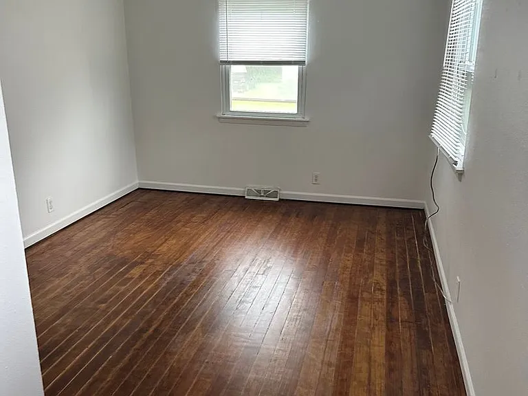 517 Nicholas St — Photo 4