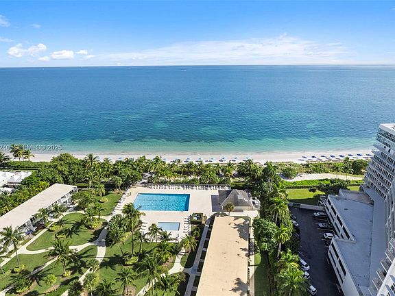 4th image of 881 Ocean Dr APT 20A
