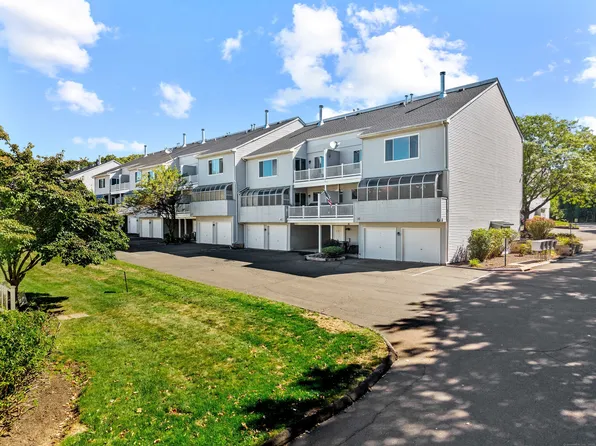80 Staffordshire Commons Drive #80, Wallingford, CT 06492