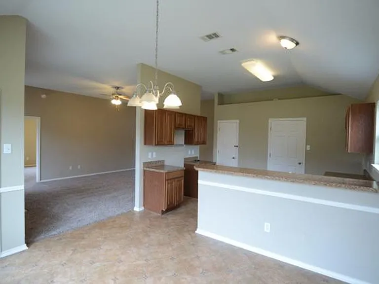 2810 Bastion Loop — Photo 7
