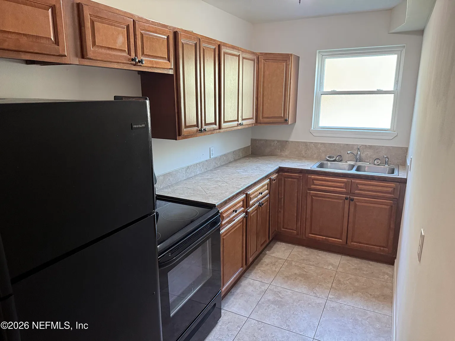 1 bed, 1.0 bath, 800 sqft, $995 — Photo 2