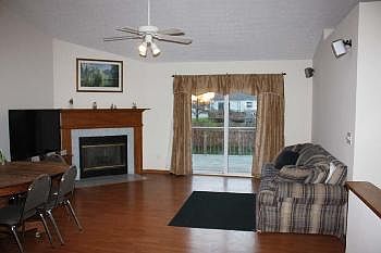 4th image of 1570 Valley Dr