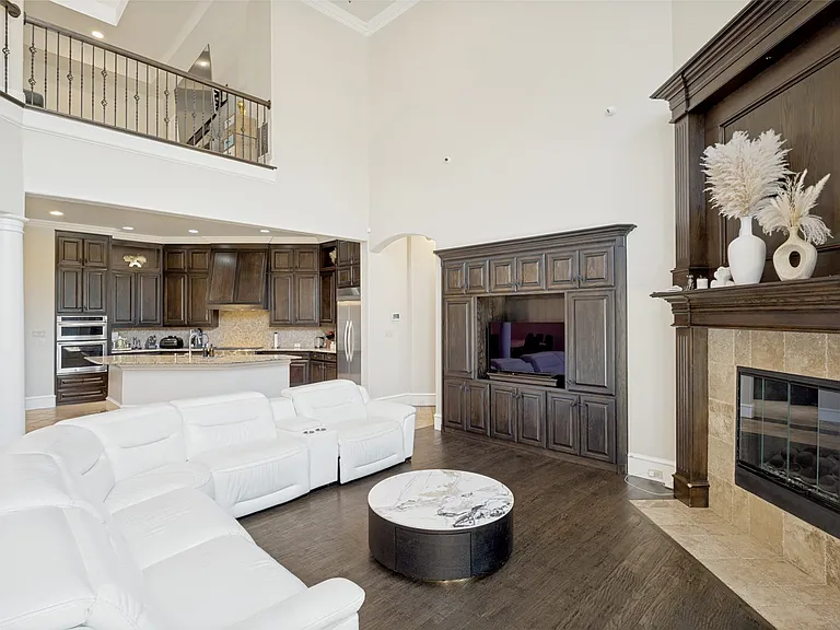 4828 Pyramid Dr — Photo 4