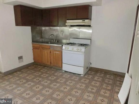 3rd image of 6101 Glenmore Ave