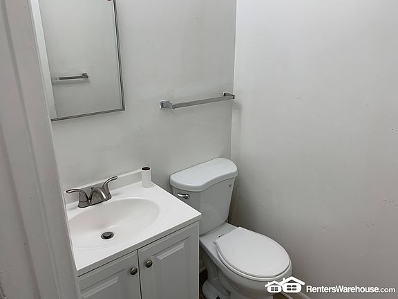 3rd image of 300 Woodlawn Ave