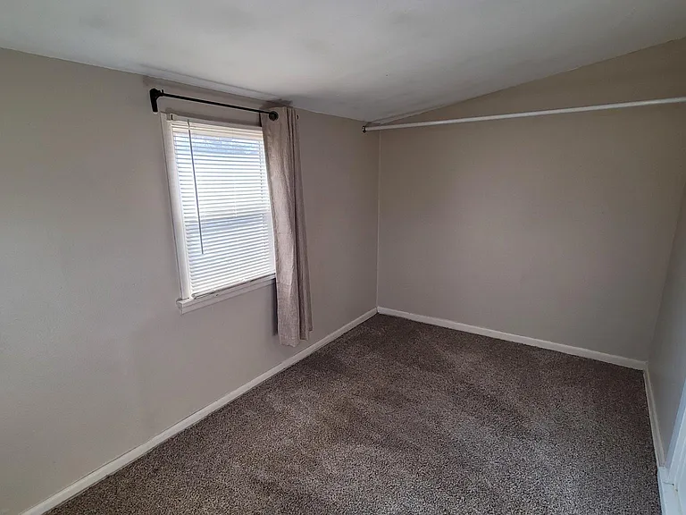1036 Rood Ave #4 — Photo 4