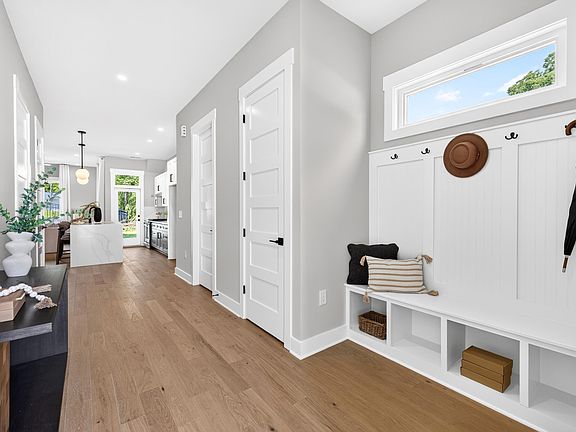 4th image of 543 Bragg St