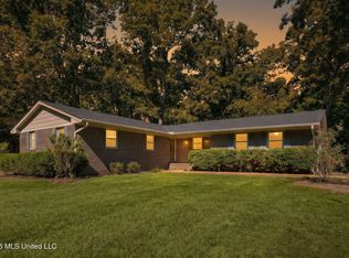 1098 W Woodward Ave, Holly Springs, MS 38635