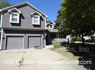 4048 SW Clipper Ln, Lees Summit, MO 64082