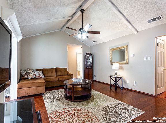 4th image of 3322 Meadow Dr