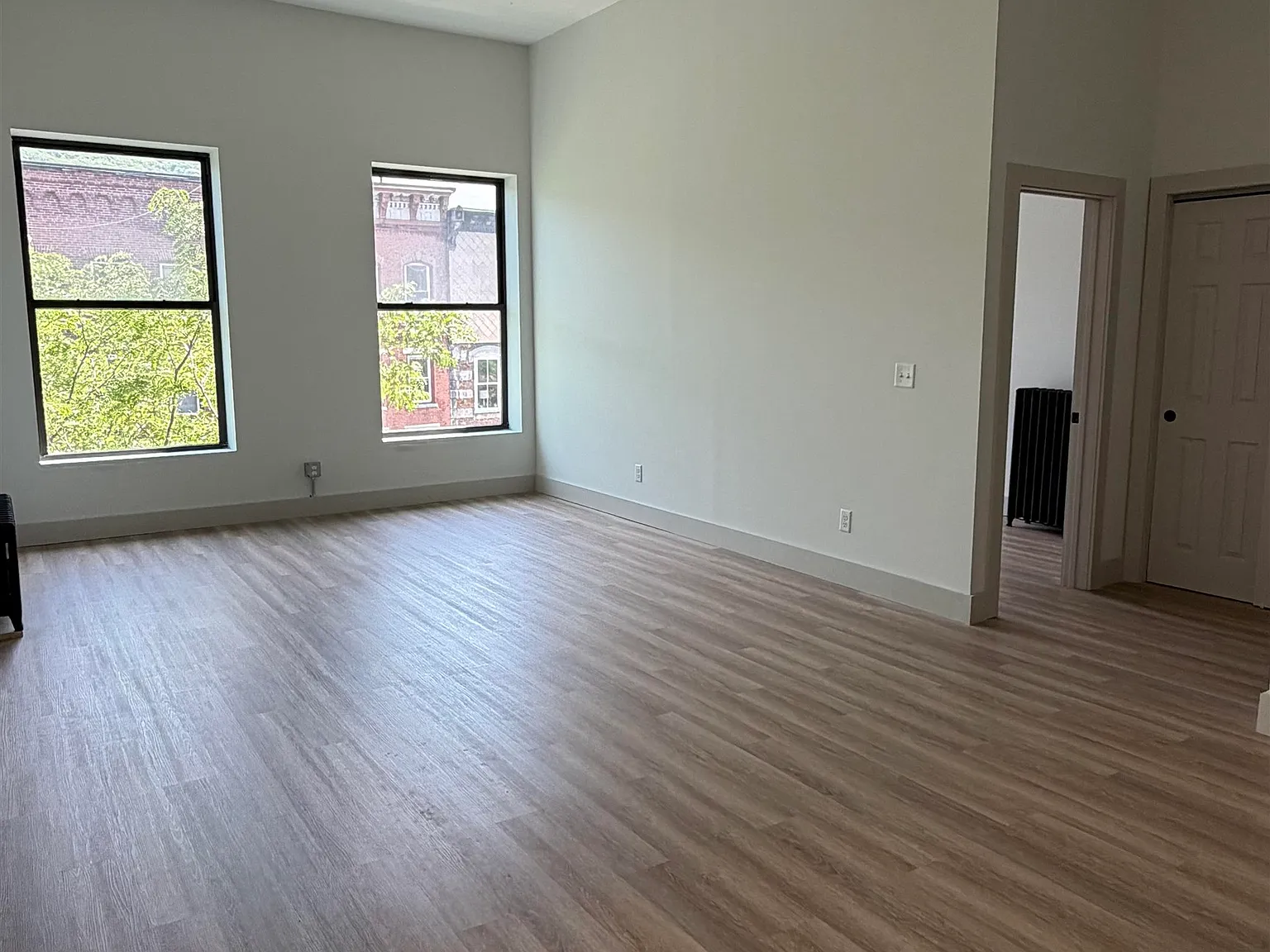 2 bed, 1.0 bath, 600 sqft, $2,400 — Photo 3