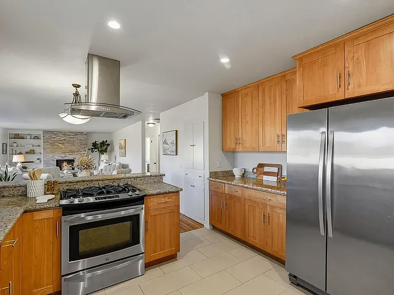 141 Whistler Ct — Photo 3