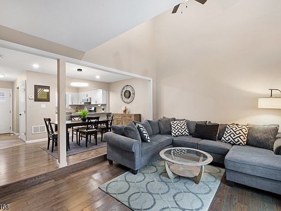 4th image of 13 Chestnut Ct