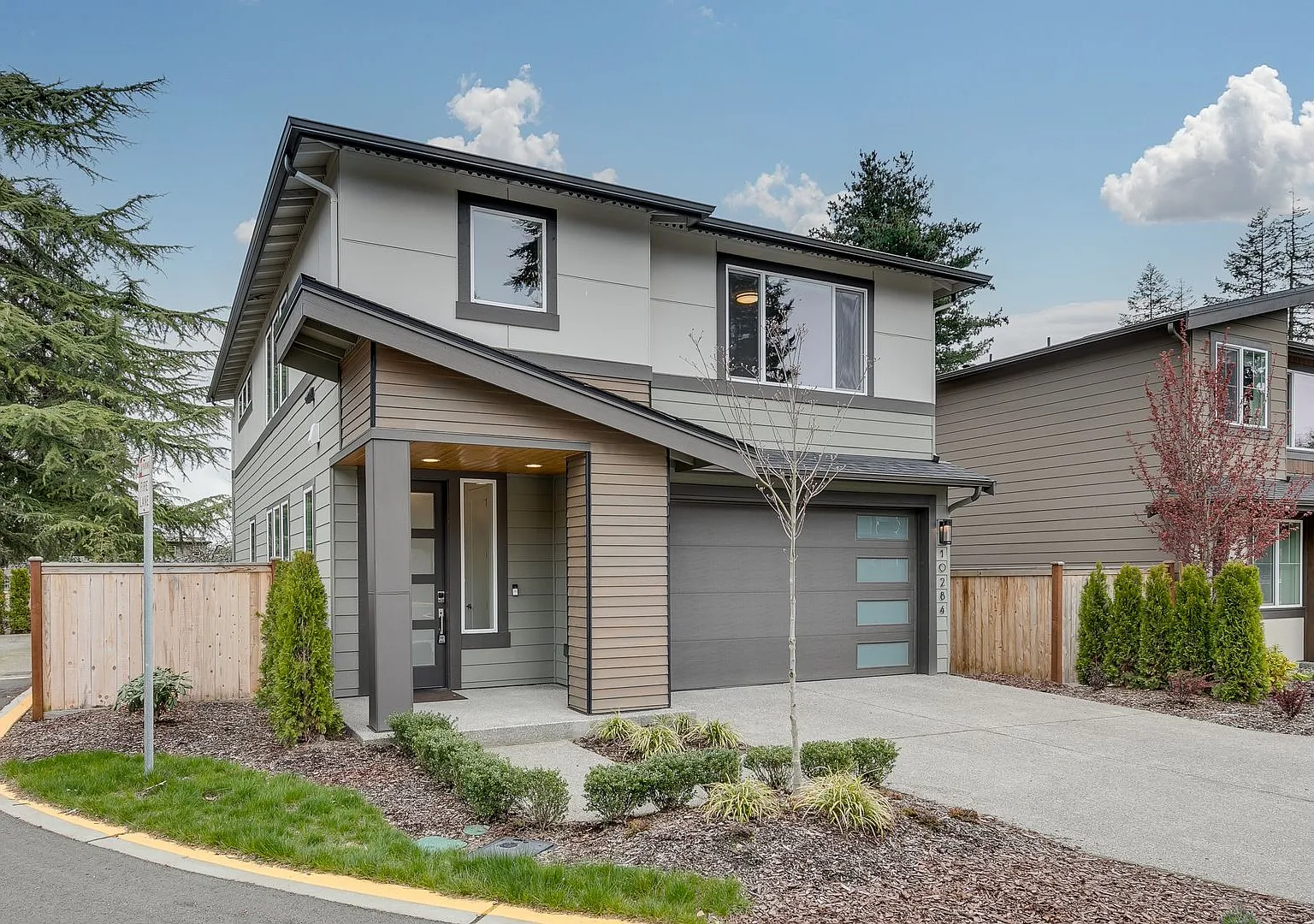 3Bd/2.5Ba Kirkland Home — Photo 2