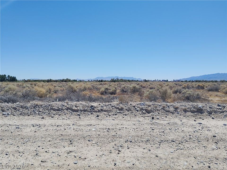 2nd image of 4471 E Gamebird Rd