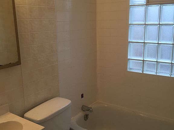 4th image of 1177 Cook Ave