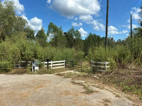 222 Lost Lake Dr, Mont Belvieu, TX 77523