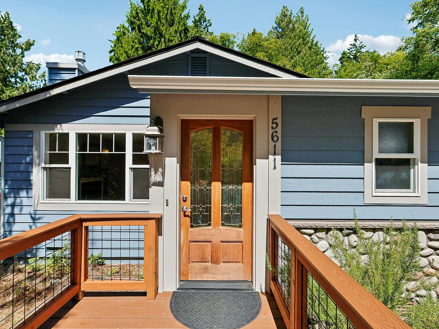 3 bed, 1008 sqft, $3,395 — Photo 2