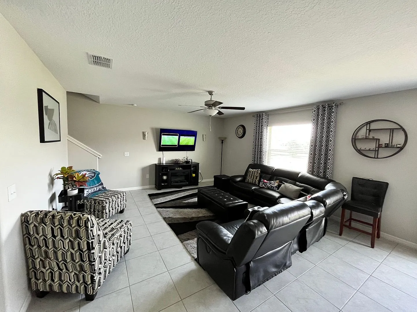 Spacious 4BR House in Riverview — Photo 2