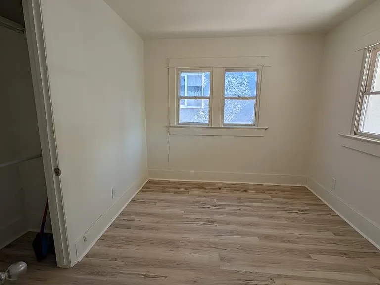 1219 Edith Blvd SE — Photo 13