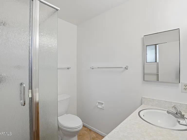 1014 E Balboa Cir — Photo 32