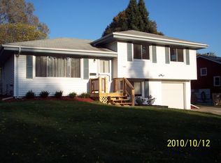 7207 Park Crest Dr, La Vista, NE 68128