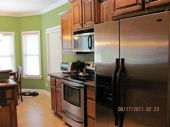5th image of 387 Lake Erie Dr