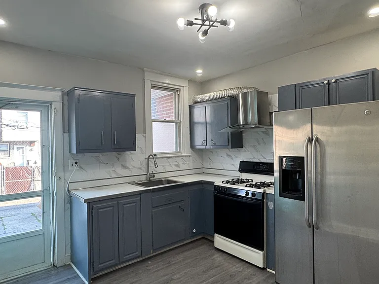 6317 Glenloch St — Photo 2