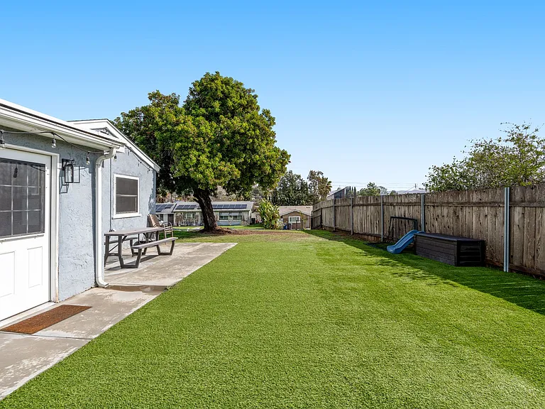9483 Pennywood Rd — Photo 36