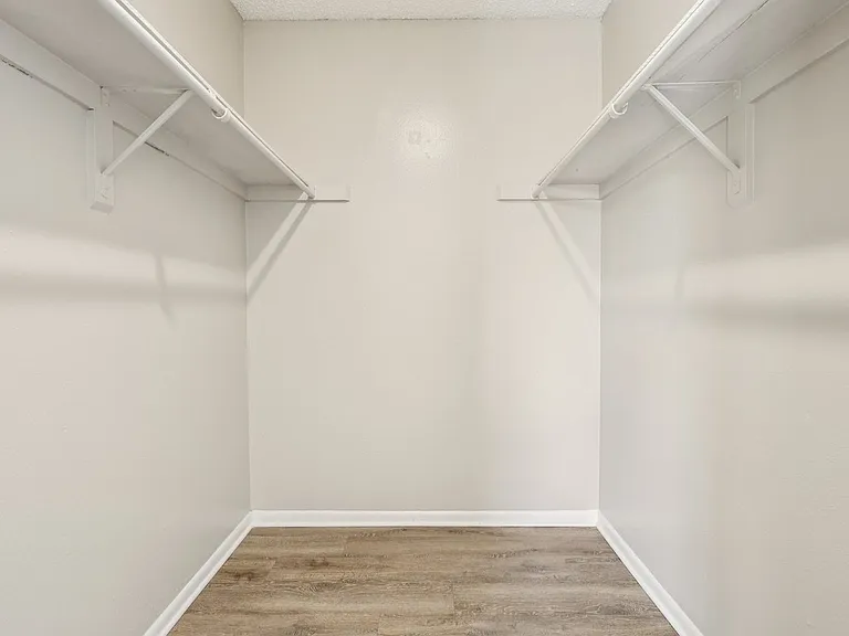 12th & Beach Apartments — Photo 37